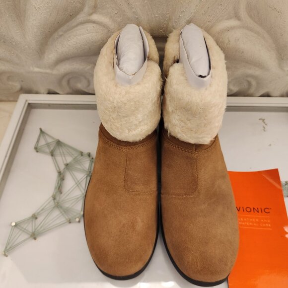 NWT Vionic Magnolia Ruth Suede Weather Resistant Ankle Boots in US Size 5 - Picture 6 of 12